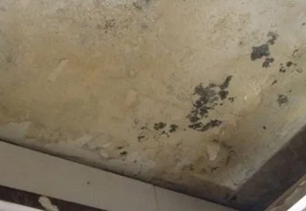 渠县阳台漏水维修公司分享下渠县卫生间渗水维修需要注意哪些问题。
